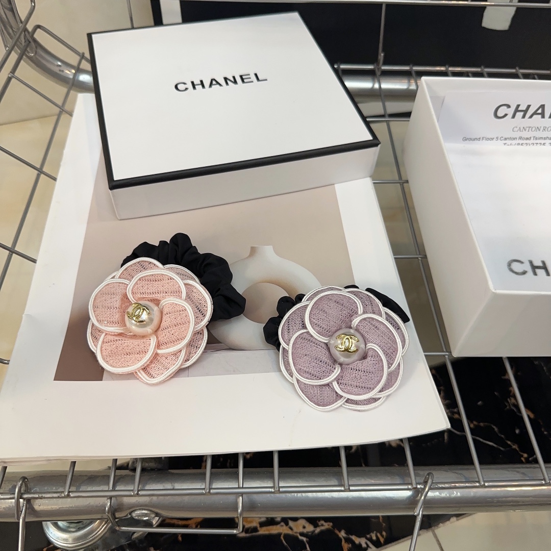 NO:278246,P with packaging box Chanel (Chanel) latest small fragrant hair ring, cute little flowers, super beautiful!  A ladylike style, a must-have for a little fairy...Hair accessories, hairpins, chanel, chanel, hairpins19860909P 配包装盒 Chanel (香奈儿)最新款小香发圈 可爱小花朵,超级好看！淑女范儿十足,小仙女必备…发饰,发夹,chanel,chanel,hairpins,accessory