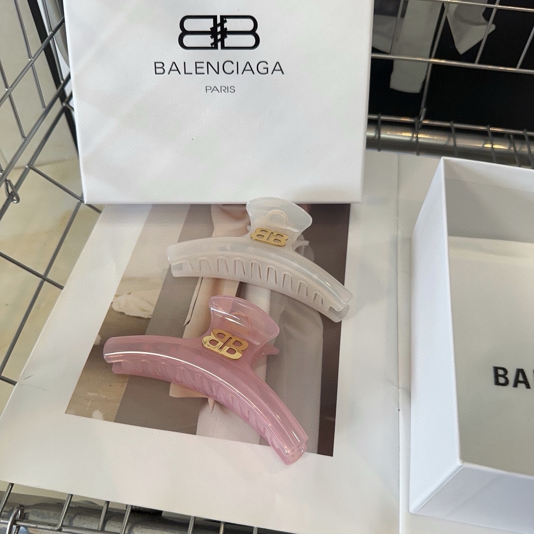 NO:278257,P with packaging box Balenciaga candy color grabber, a popular internet celebrity, simple and very practical!  The must-have for people~ Hair accessories, hairpins, balenciaga, balenciaga, hairpins19860909P 配包装盒 Balenciaga（巴黎世家）糖果色抓夹,网红爆款,简简单单非常实用！人手必备超好搭～发饰,发夹,balenciaga,balenciaga,hairpins,accessory