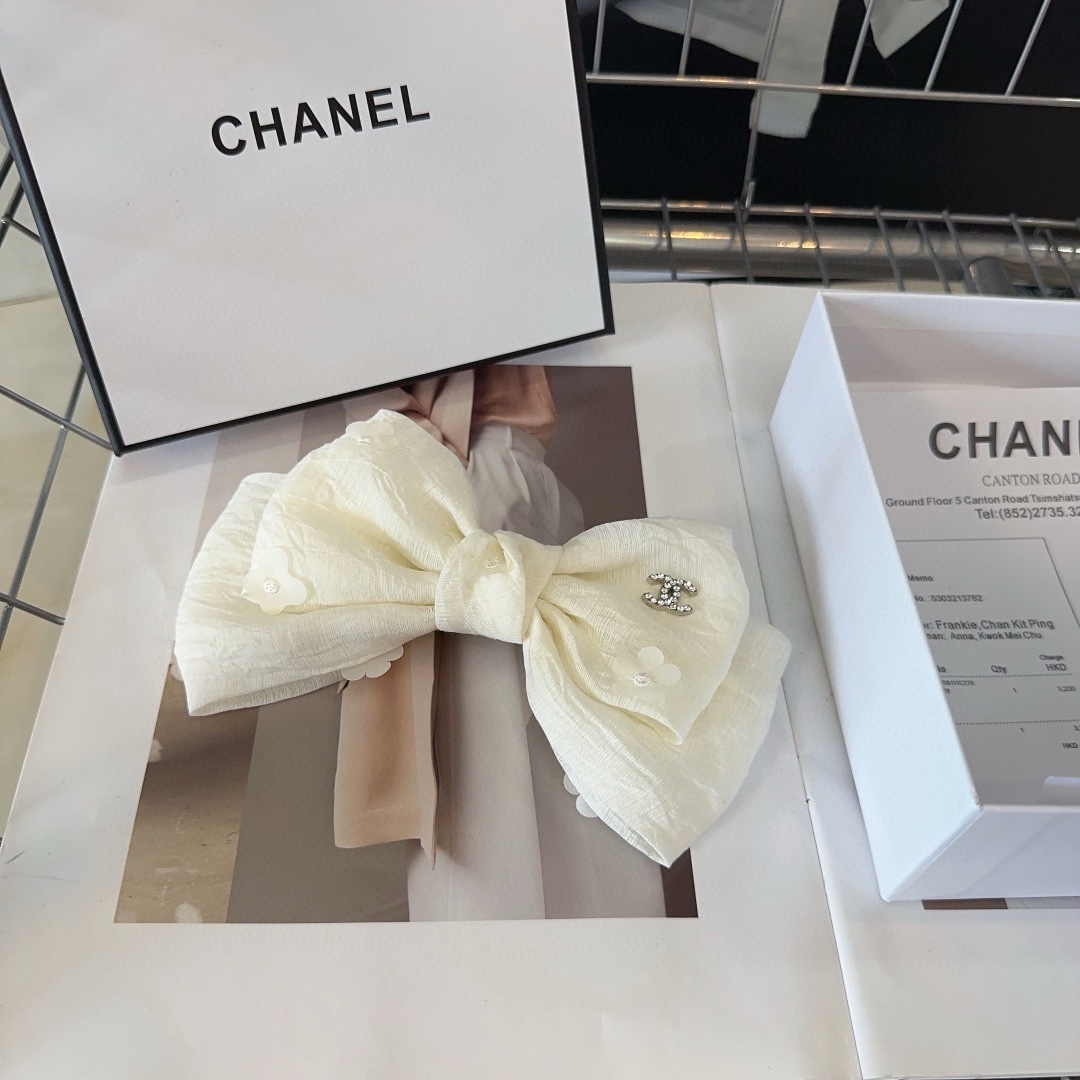 NO:278268,P with packaging box Chanel (Chanel) latest popular small fragrant hair clip top clip, summer fresh series, small flowers are super beautiful!  Fashionable products!  A must-have for fairies…hair accessories, hairpins, chanel, chanel, hairpins19860909P 配包装盒 Chanel (香奈儿)最新爆款小香发夹顶夹,夏日小清新系列,小花朵超级好看！时尚潮品！小仙女必备…发饰,发夹,chanel,chanel,hairpins,accessory