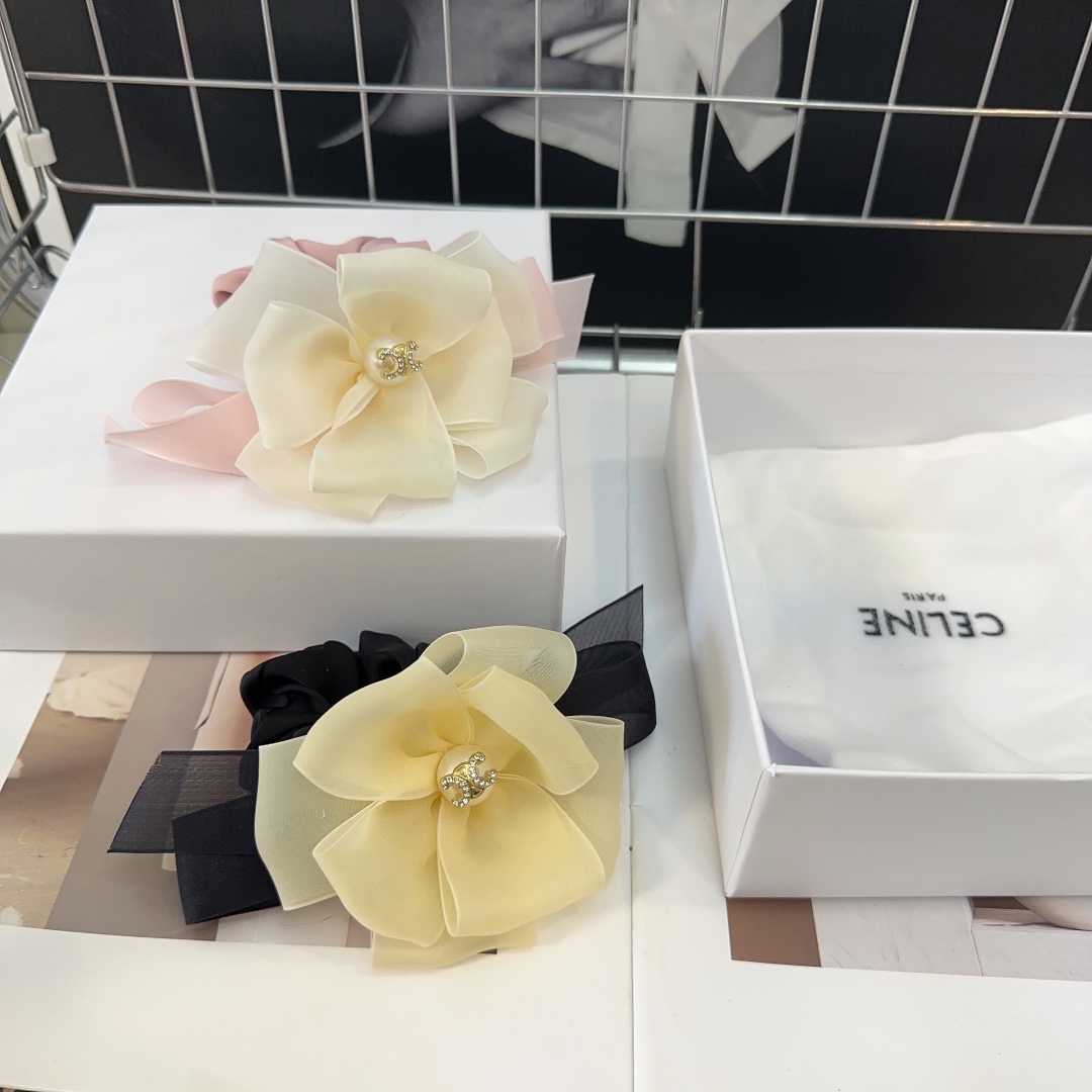 NO:278284,P with packaging box Chanel (Chanel) new flower hair ring, fresh summer, super beautiful!  Little fairies must enter hair accessories, hairpins, chanel, chanel, hairpins19860909P 配包装盒 Chanel (香奈儿)新款花朵发圈,夏日小清新,超级好看！小仙女必入哦发饰,发夹,chanel,chanel,hairpins,accessory