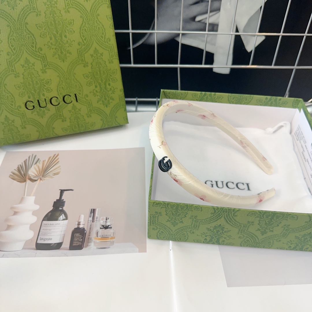 NO:278412,P packaged Gucci GG letter headband, fresh summer, simple and elegant, fashionable and versatile!  Little fairy must have hair accessories, hairpins, gucci, hairpins19860909P 配包装 Gucci(古奇) GG字母发箍,夏日小清新,简单优雅,时尚百搭！小仙女必备发饰,发夹,gucci,hairpins,accessory
