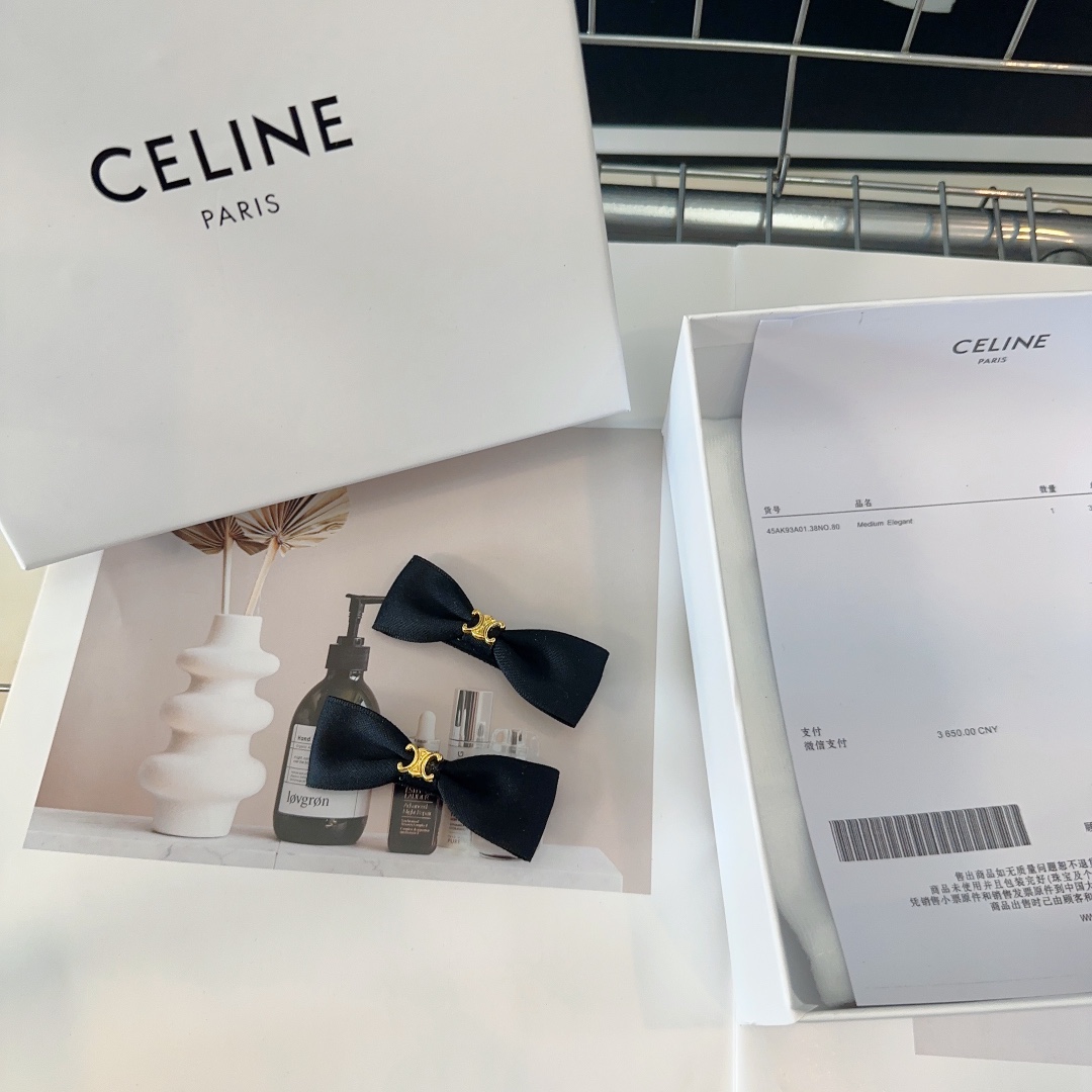 NO:278415,P with packaging box CELINE Arc de Triomphe new side clip bangs, versatile small bow, fashionable and trendy!  Little fairy must-have hair accessories, hairpins, celine, celine, hairpins19860909P 配包装盒 CELINE（赛琳）凯旋门新款边夹刘海夹,百搭小蝴蝶结,时尚潮流！小仙女必备单品发饰,发夹,celine,celine,hairpins,accessory