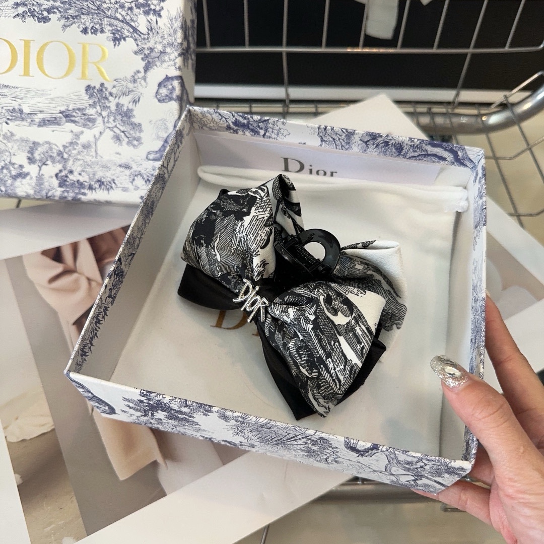 配包装盒Dior迪奥D家新款抓夹时尚百搭！简单实用小姐姐必备单品
