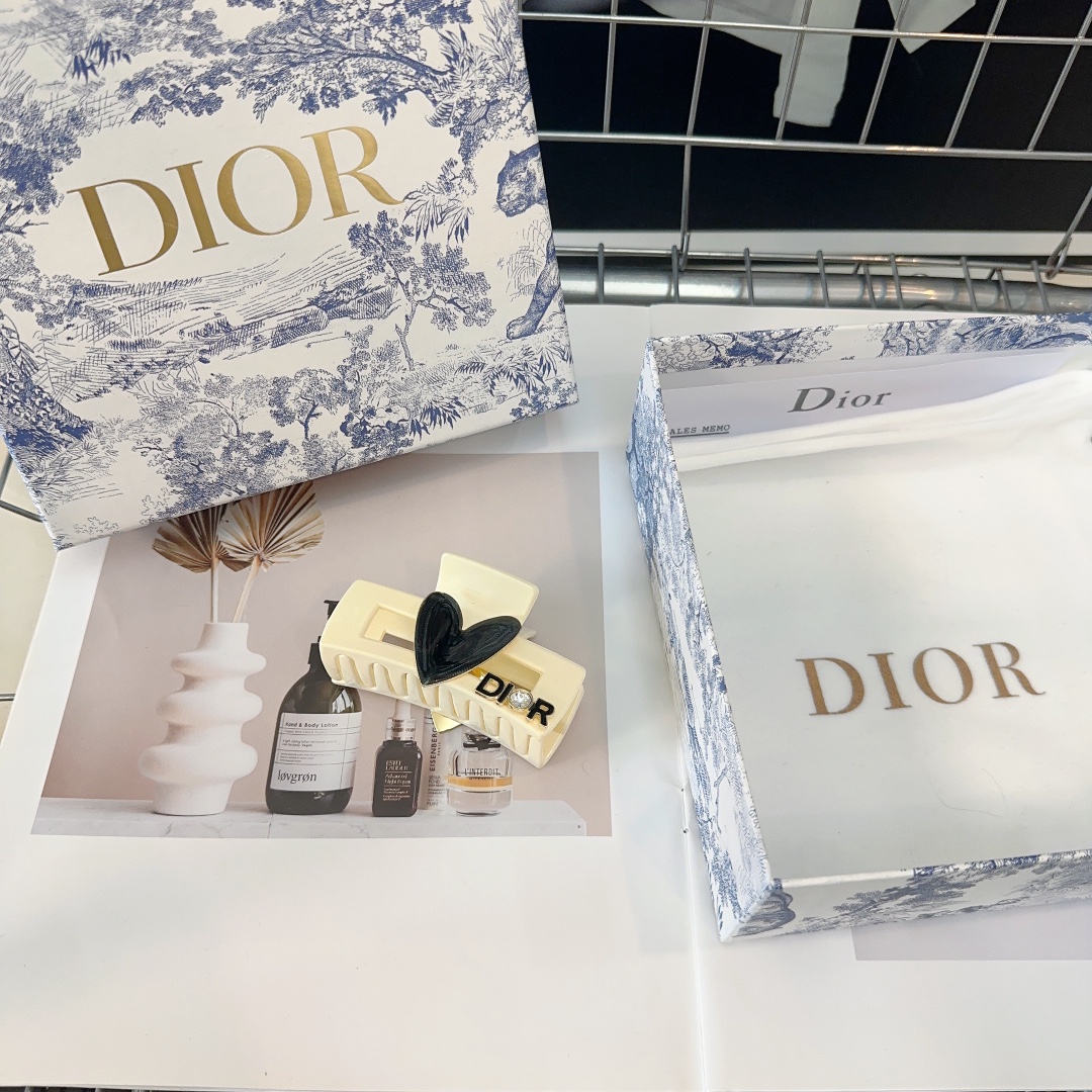 配包装盒Dior迪奥新款爱心抓夹夏日小清新系列时尚百搭！简单实用超级好看！人手必备款