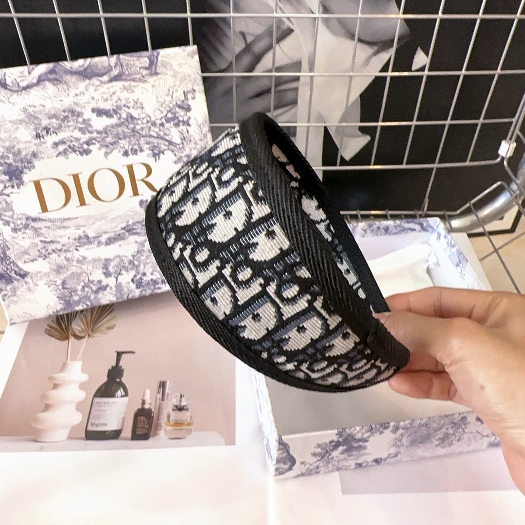 配包装盒Dior迪奥D家字母发箍经典D字纹时尚又百搭！简单实用小姐姐必备
