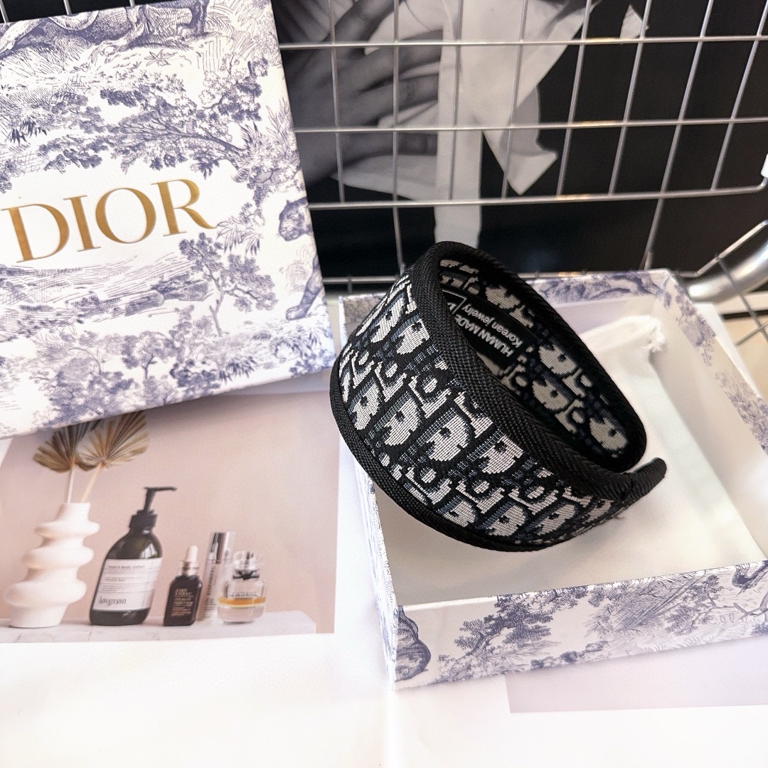 配包装盒Dior迪奥D家字母发箍经典D字纹时尚又百搭！简单实用小姐姐必备