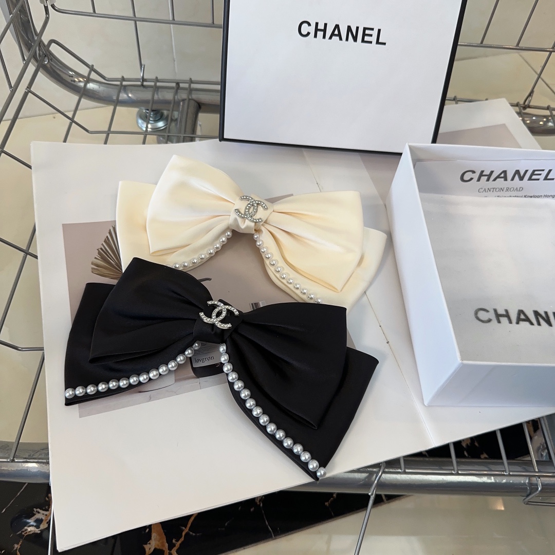 NO:278923,P with packaging box Chanel (Chanel) latest small-scent hot spring hairpin, super beautiful!  A very famous lady style, a must-have for a little fairy... Hair accessories, hairpins, chanel, chanel, hairpins19860909P 配包装盒 Chanel (香奈儿)最新款小香爆款弹簧发夹,超级好看！名媛范儿十足,小仙女必备…发饰,发夹,chanel,chanel,hairpins,accessory
