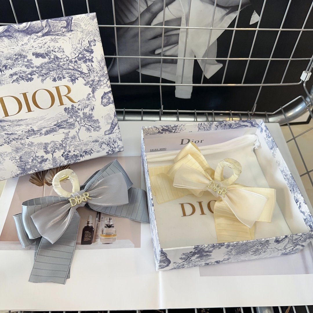 配包装盒Dior迪奥新款D家抓夹夏日小清新系列时尚百搭！简单实用小姐姐必备