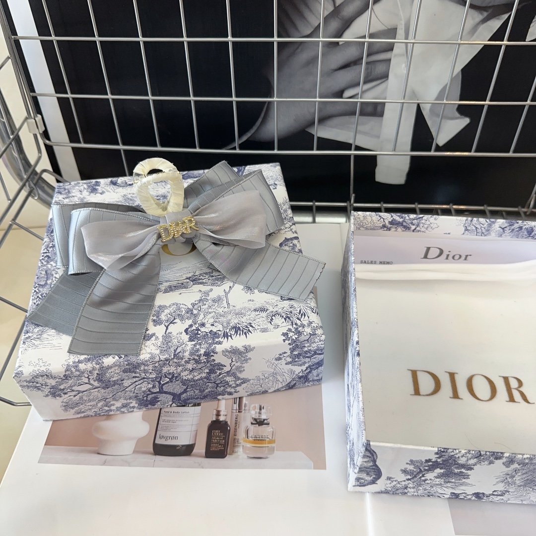 配包装盒Dior迪奥新款D家抓夹夏日小清新系列时尚百搭！简单实用小姐姐必备