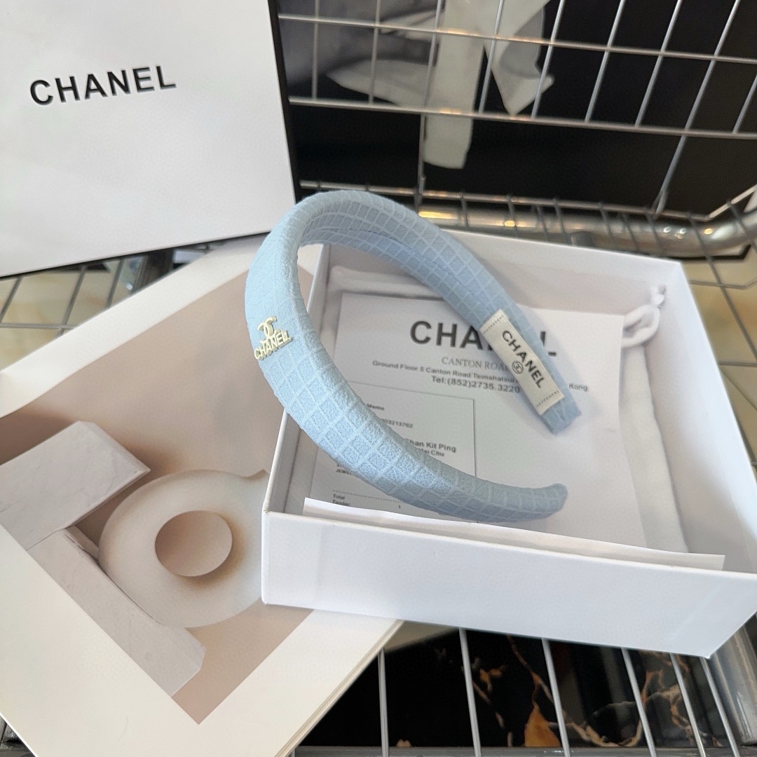 NO:278939,P with packaging box Chanel's latest small fragrant hairband, summer fresh series, simple and practical, fashionable and trendy!  A must-have for fairies…hair accessories, hairpins, chanel, chanel, hairpins19860909P 配包装盒 Chanel (香奈儿)最新小香发箍 夏日小清新系列,简单实用,时尚潮流！小仙女必备…发饰,发夹,chanel,chanel,hairpins,accessory