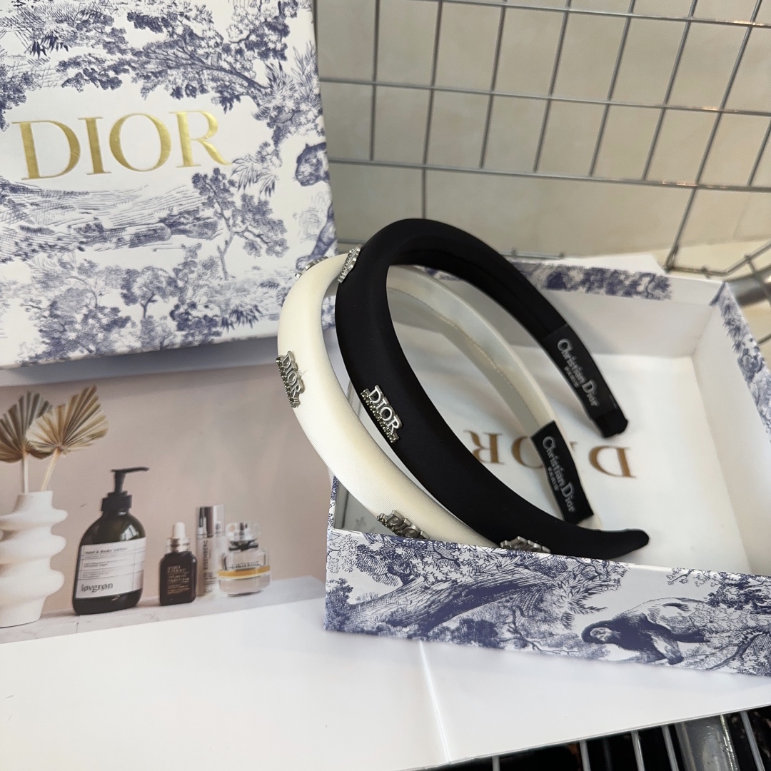 NO:278866,With packaging box Dior's new D-home headband, summer fresh series, fashionable and versatile!  Simple and practical, essential hair accessories for young ladies, hairpins, dior, dior, dior, hairpins19860909配包装盒 Dior（迪奥）新款D家发箍,夏日小清新系列,时尚百搭！简单实用 小姐姐必备发饰,发夹,dior,dior,dior,hairpins,accessory