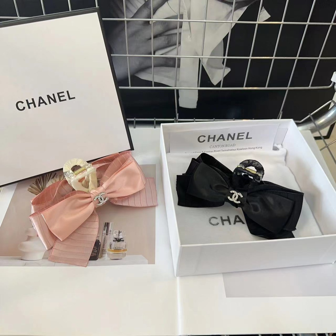 NO:278872,P with packaging box Chanel (Chanel)'s most popular new clip, one of the most beautiful ones!  Fashionable products: Little fairy must-see hair accessories, hairpins, chanel, chanel, hairpins19860909P 配包装盒 Chanel（香奈儿）最火爆新款抓夹,绝美的一款！时尚潮品 小仙女必眼入发饰,发夹,chanel,chanel,hairpins,accessory
