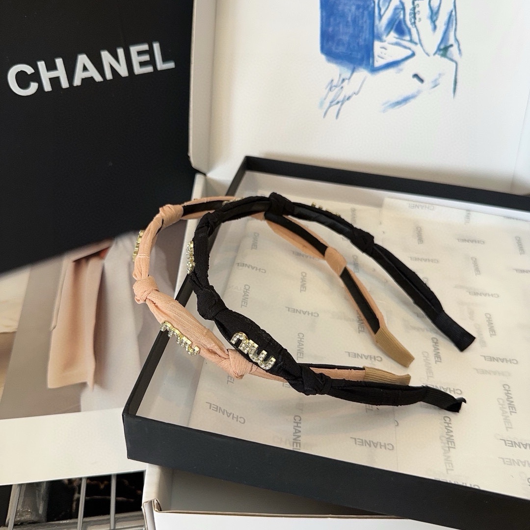 NO:278907,P with packaging box miumiu new letter headband. Simple and elegant, practical and versatile, worth buying!  Black, pink hair accessories, hairpins, miumiu, hairpins19860909P 配包装盒 miumiu新款字母发箍.简单优雅,实用百搭,值得入手！黑,粉两色发饰,发夹,miumiu,hairpins,accessory