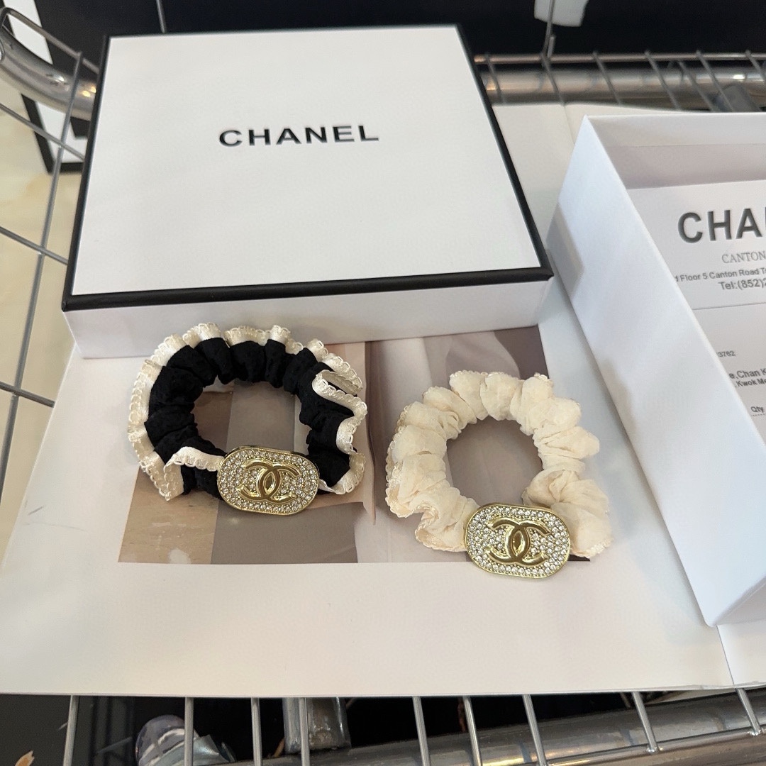 NO:279158,P with packaging box (single) Chanel's latest small fragrance hair ring, simple and practical, fashionable and trendy!  A must-have for fairies…hair accessories, hairpins, chanel, chanel, hairpins19860909P 配包装盒（单个） Chanel (香奈儿)最新小香发圈 简单实用,时尚潮流！小仙女必备…发饰,发夹,chanel,chanel,hairpins,accessory