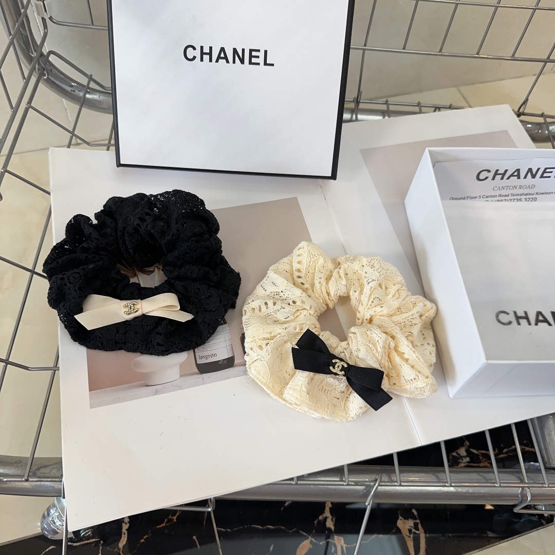 NO:279101,P with packaging box (single) Chanel's latest small fragrance hair ring, simple and practical, fashionable and trendy!  A must-have for fairies…hair accessories, hairpins, chanel, chanel, hairpins19860909P 配包装盒（单个） Chanel (香奈儿)最新小香发圈 简单实用,时尚潮流！小仙女必备…发饰,发夹,chanel,chanel,hairpins,accessory