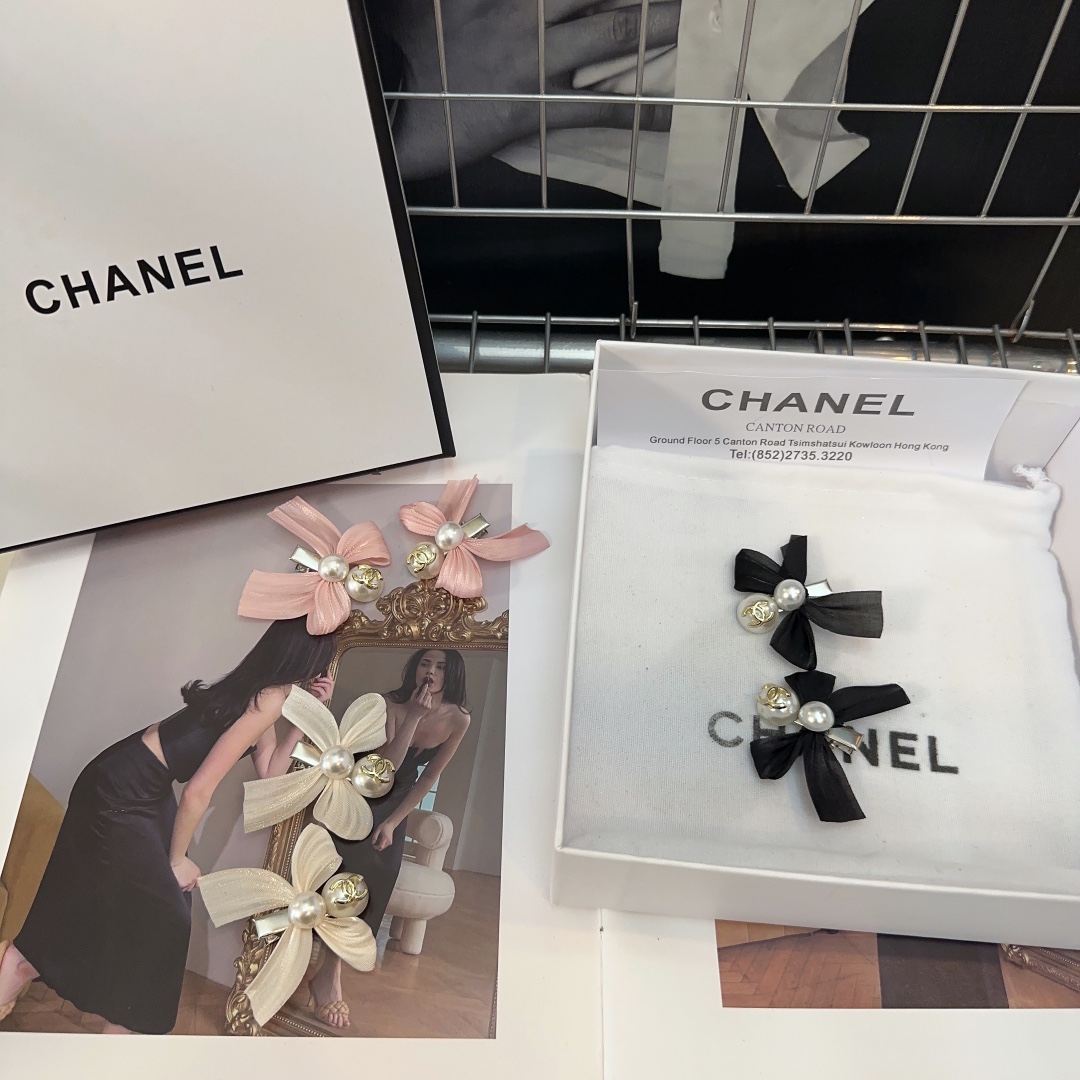 NO:279148,P with packaging box (one pair) Chanel (Chanel) latest small fragrance small edge clip bangs, simple and practical, fashionable and trendy!  A must-have for fairies…hair accessories, hairpins, chanel, chanel, hairpins19860909P 配包装盒（一对） Chanel (香奈儿)最新小香小边夹刘海夹,简单实用,时尚潮流！小仙女必备…发饰,发夹,chanel,chanel,hairpins,accessory