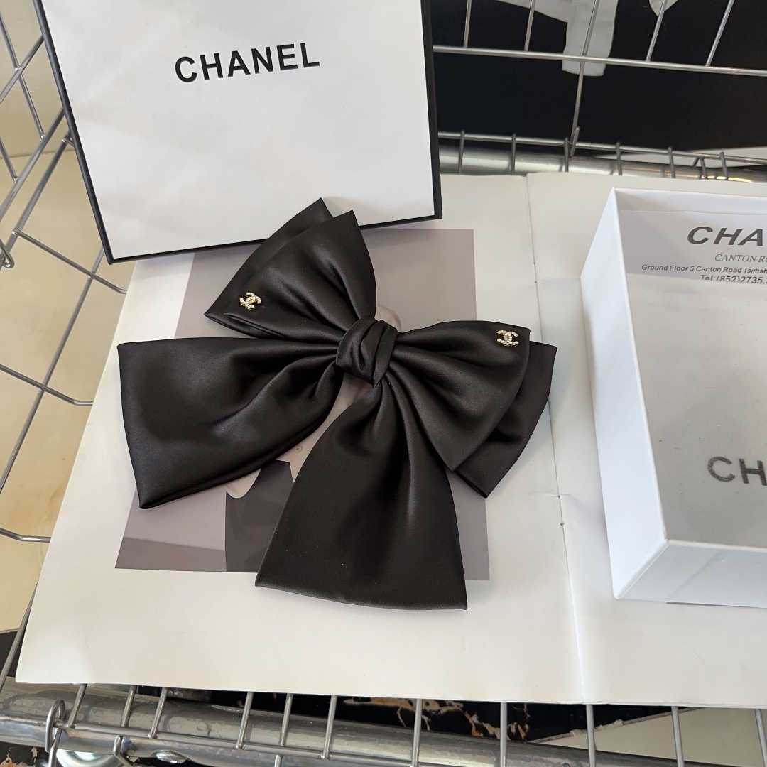 NO:279152,P with packaging box Chanel (Chanel) latest small-scent hot spring hairpin, super beautiful!  A very famous lady style, a must-have for a little fairy... Hair accessories, hairpins, chanel, chanel, hairpins19860909P 配包装盒 Chanel (香奈儿)最新款小香爆款弹簧发夹,超级好看！名媛范儿十足,小仙女必备…发饰,发夹,chanel,chanel,hairpins,accessory