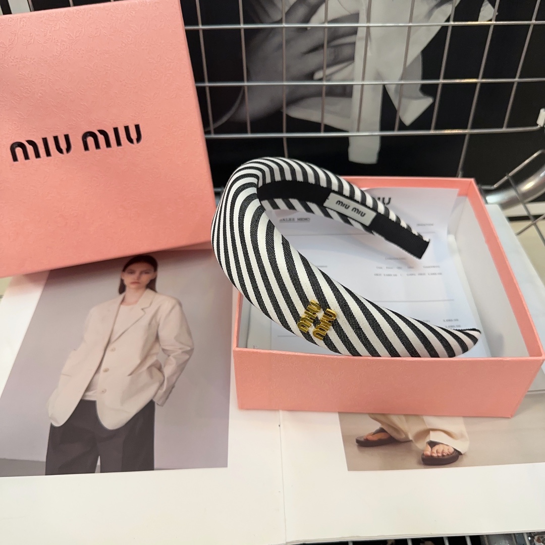 miumiu新款字母发箍时尚条纹简单优雅实用百搭值得入手！