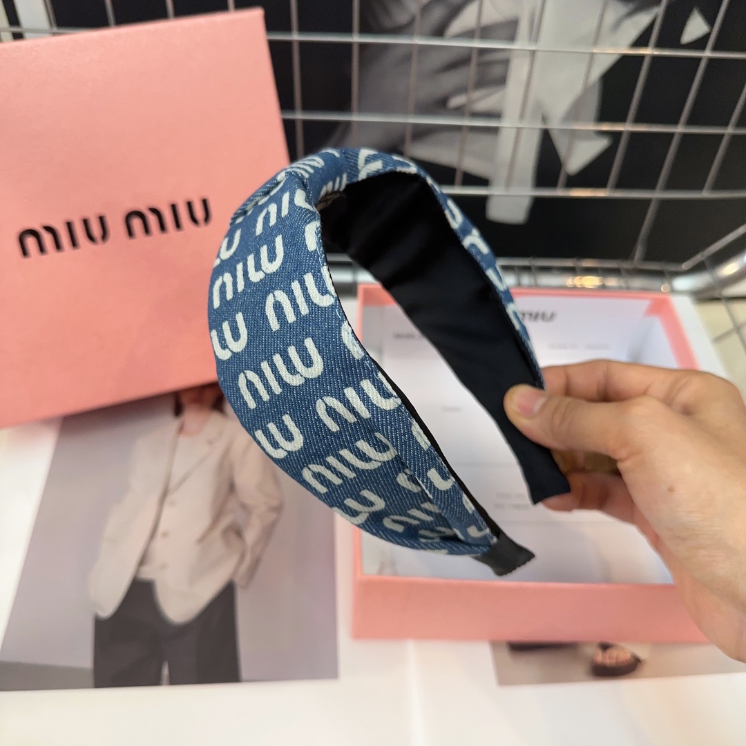 miumiu新款字母发箍时尚牛仔布压纹简单优雅实用百搭值得入手！