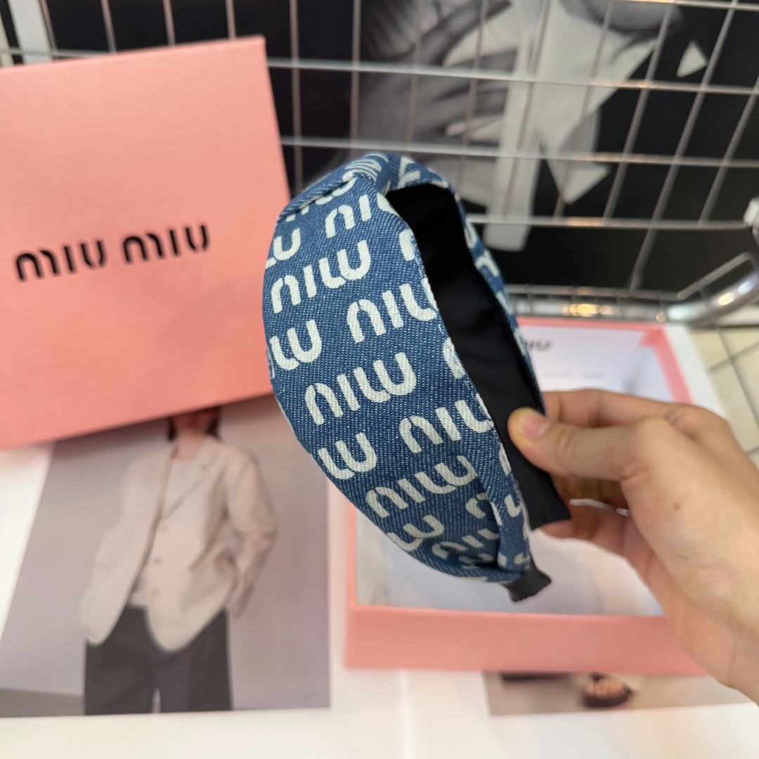 miumiu新款字母发箍时尚牛仔布压纹简单优雅实用百搭值得入手！