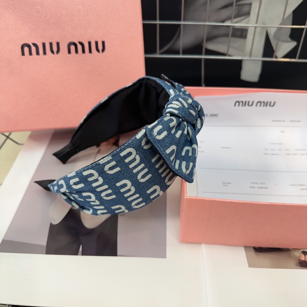 miumiu新款字母发箍时尚条纹简单优雅实用百搭值得入手！