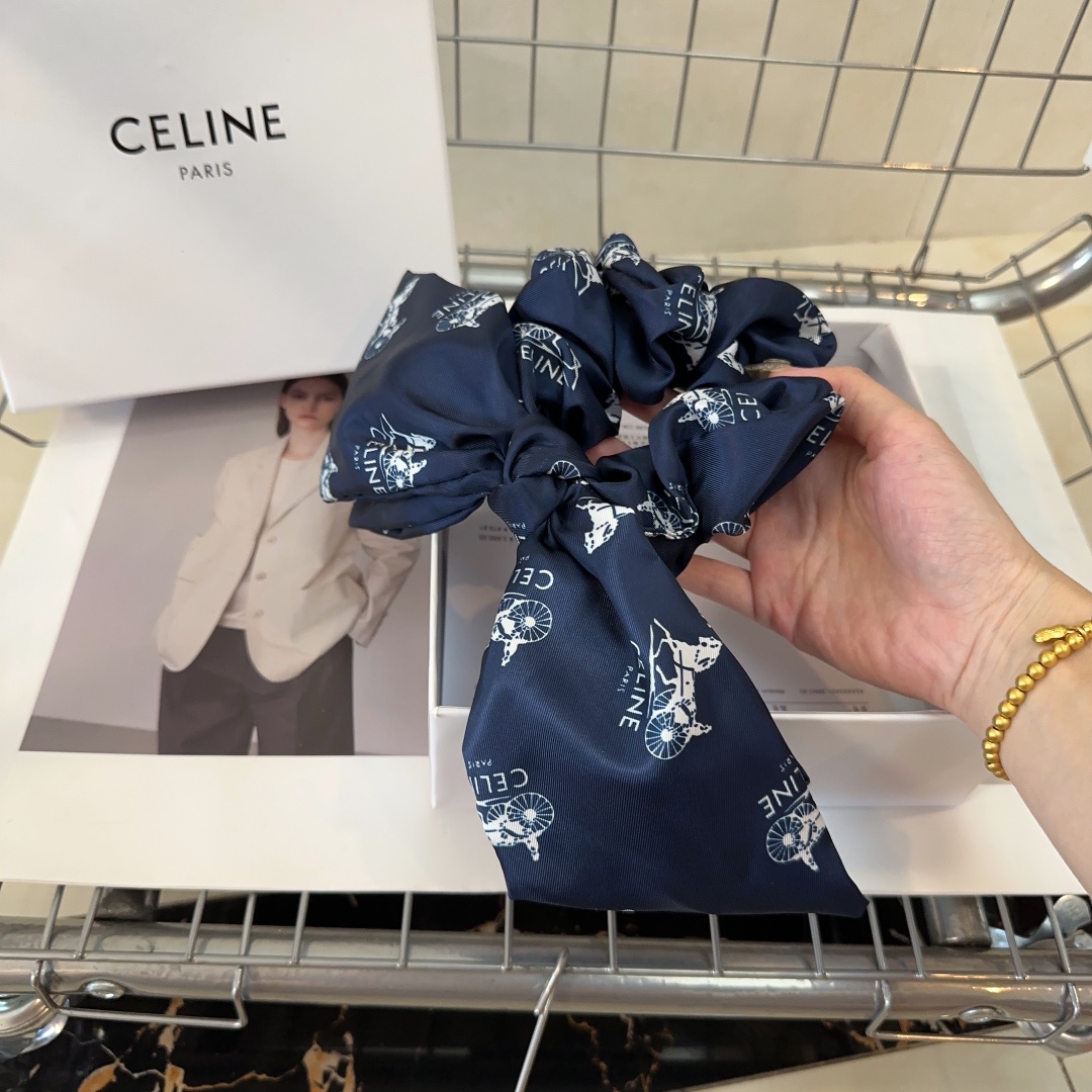 CELINE赛琳新款发圈时尚潮品简单大方实用百搭！女神必备单品