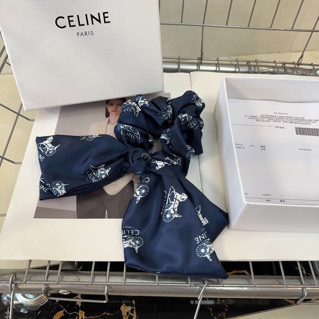 CELINE赛琳新款发圈时尚潮品简单大方实用百搭！女神必备单品