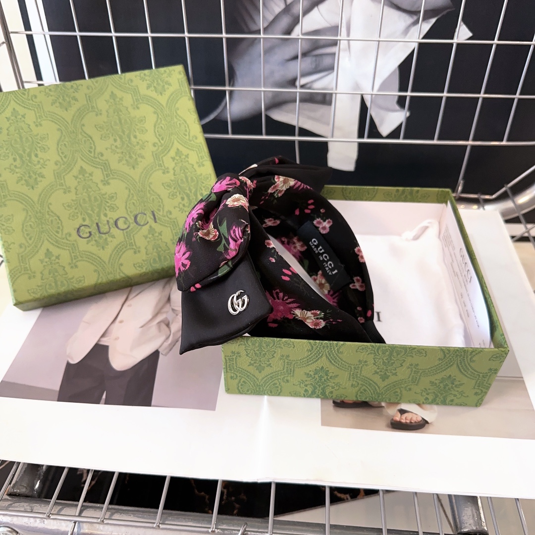 NO:279409,P package Gucci GG new headband, fashionable, simple and practical, very easy to match!  Hair accessories, hairpins, gucci, hairpins19860909P 配包装 Gucci(古奇) GG新款发箍,时尚潮流,简单实用,非常好搭配！发饰,发夹,gucci,hairpins,accessory