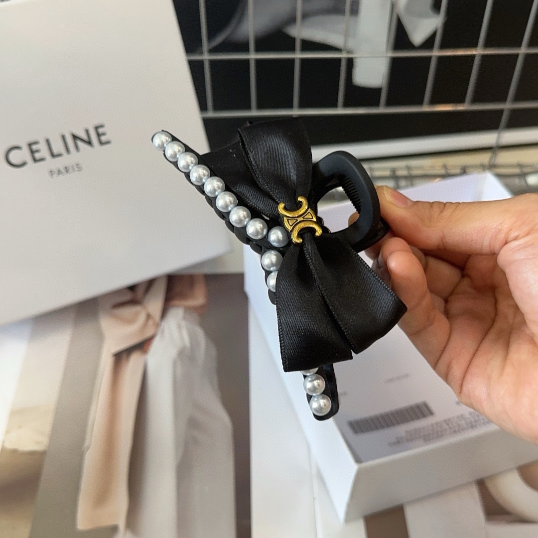 CELINE赛琳凯旋门新款皮质抓夹复古风十足可盐可甜！女神必备单品