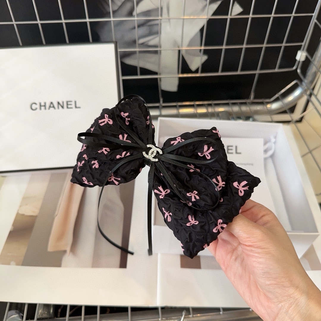 Chanel香奈儿最新款小香爆款弹簧发夹超级好看！名媛范儿十足小仙女必备