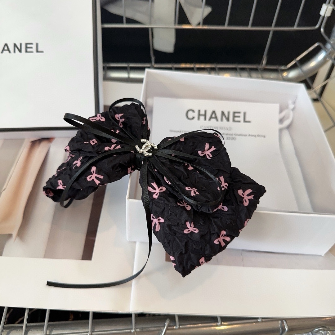 Chanel香奈儿最新款小香爆款弹簧发夹超级好看！名媛范儿十足小仙女必备