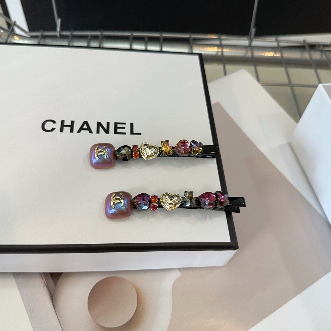 NO:279646,P with packaging box (one pair) Chanel's most popular new side clip bangs, fantasy color series, a beautiful one!  Fashionable products, physical objects are more beautiful...Hair accessories, hairpins, chanel, chanel, hairpins19860909P 配包装盒（一对） Chanel（香奈儿）最火爆新款边夹刘海夹,幻彩系列,绝美的一款！时尚潮品,实物更好看…发饰,发夹,chanel,chanel,hairpins,accessory