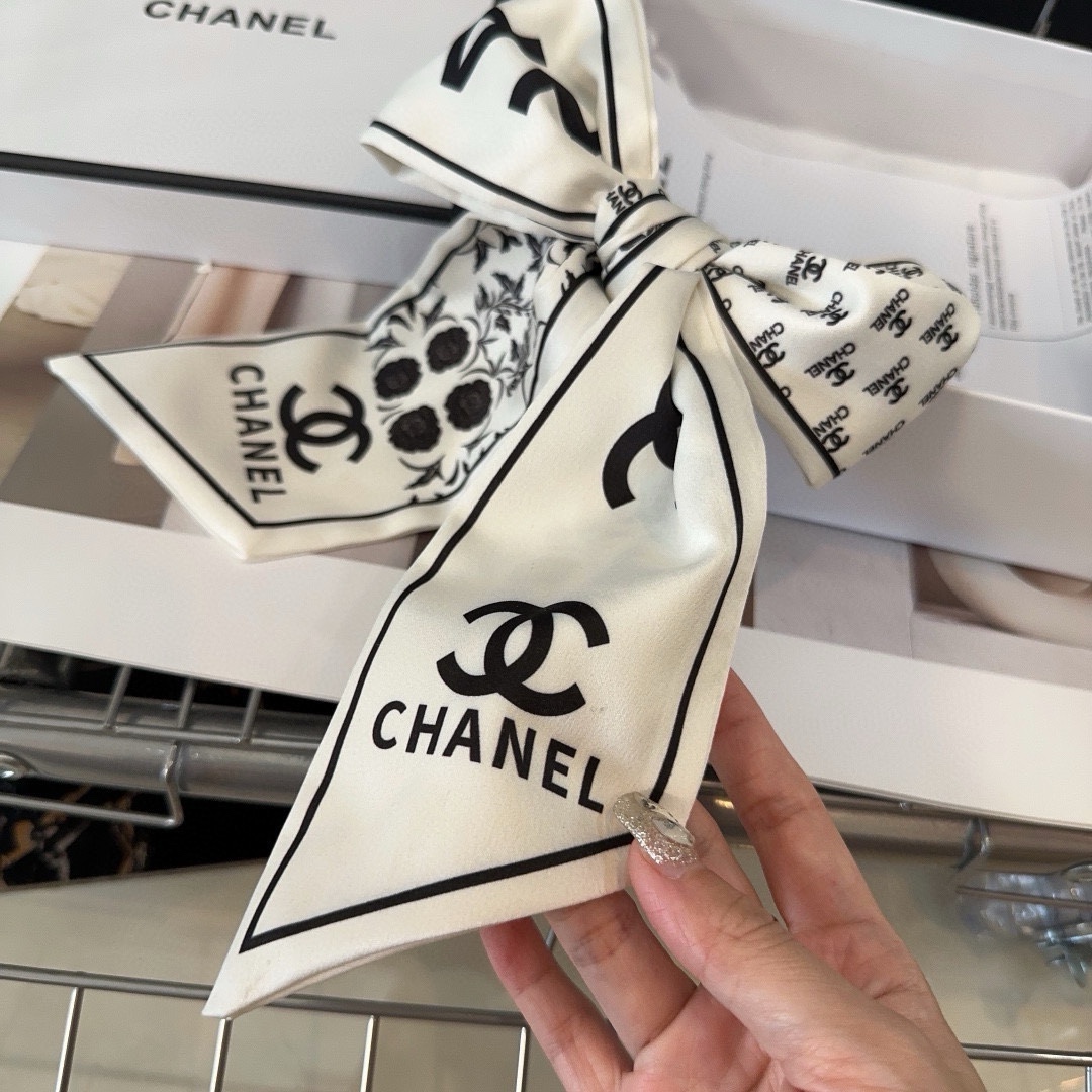 Chanel香奈儿最新小香发圈简单实用时尚潮流！小仙女必备