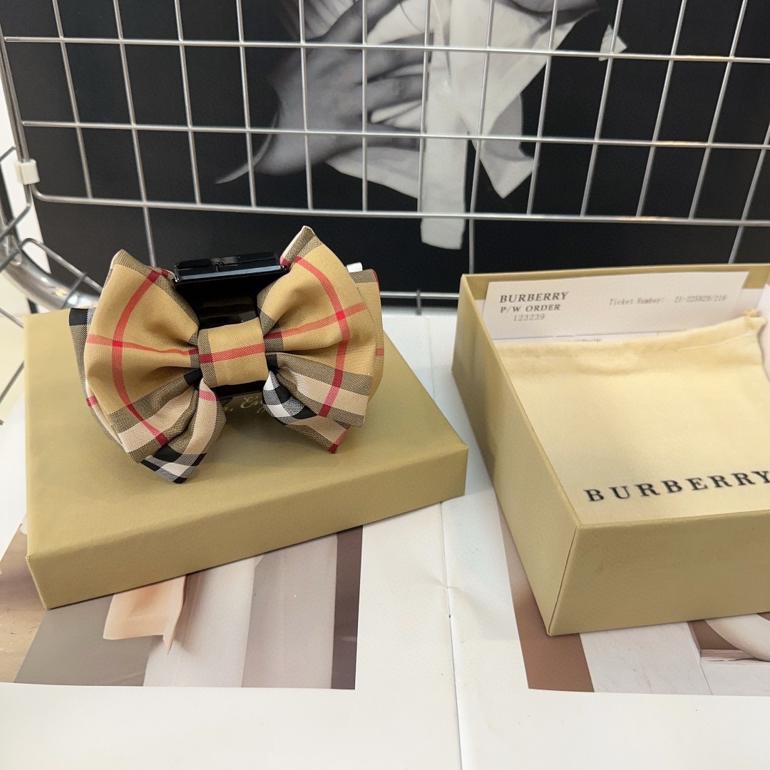 Burberry巴宝莉格子抓夹经典格子纹时尚百搭小姐姐必备