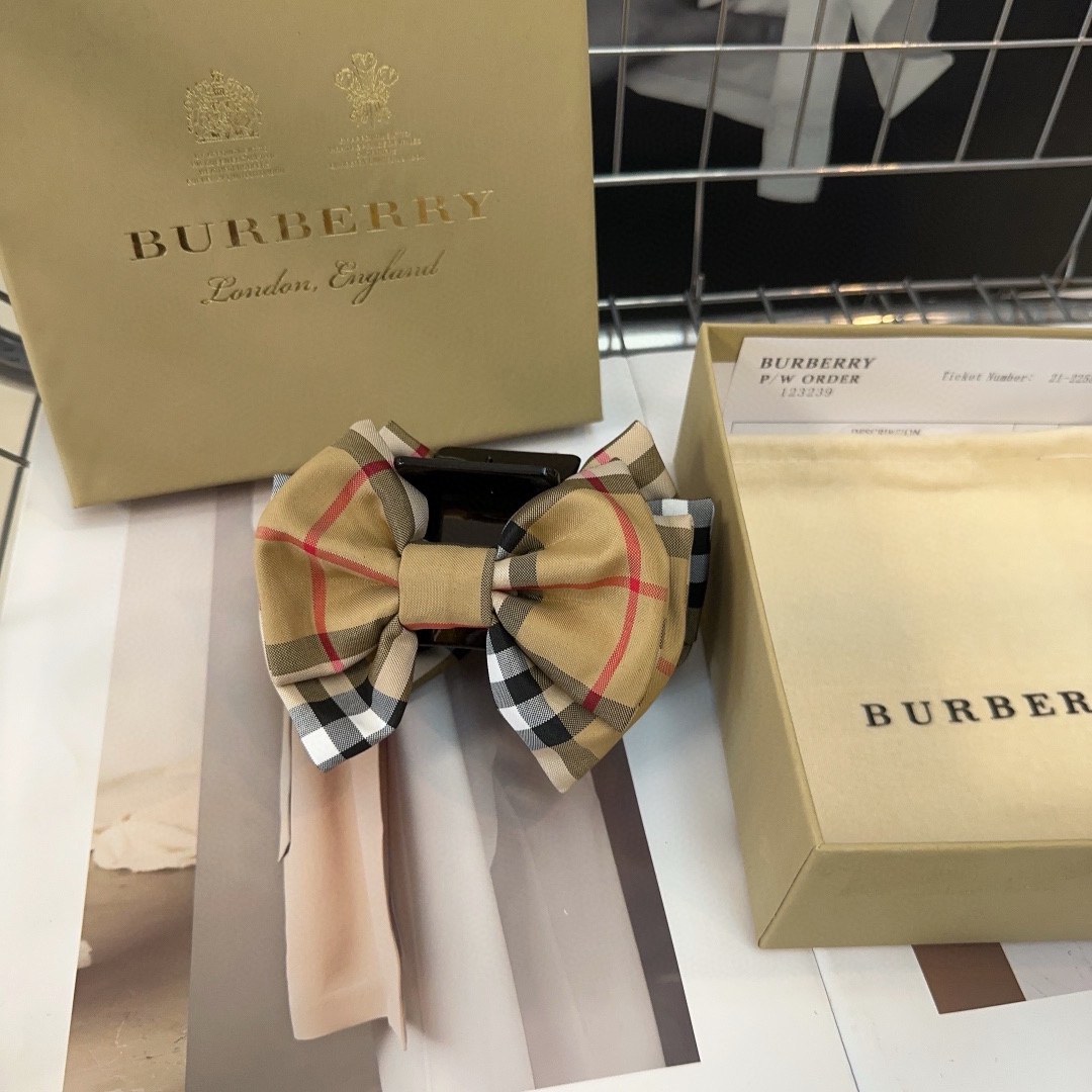 Burberry巴宝莉格子抓夹经典格子纹时尚百搭小姐姐必备