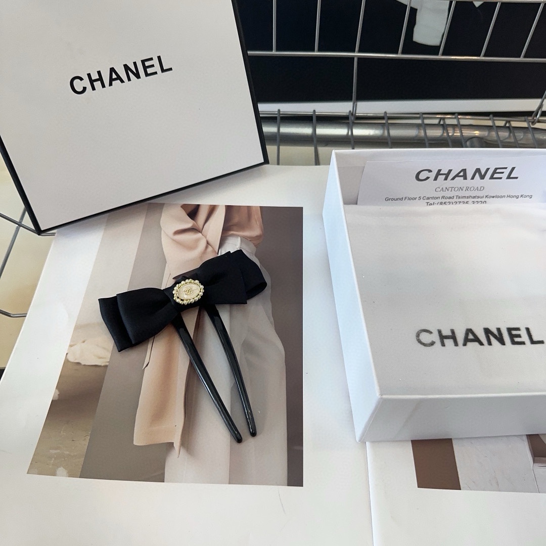 NO:280084,P with packaging box Chanel (Chanel) latest small fragrant hairpin. The elegant little fairy looks over and is worth buying a hair accessories, hairpins, chanel, chanel, hairpins19860909P 配包装盒 Chanel（香奈儿）最新小香盘发簪子.优雅的小仙女看过来,值得入手一款发饰,发夹,chanel,chanel,hairpins,accessory