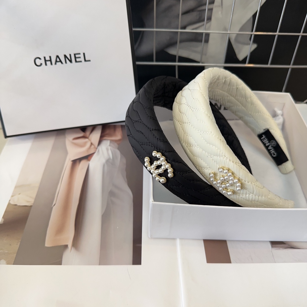 NO:280146,P with packaging box Chanel's latest small fragrant headband, super beautiful!  A very famous lady style, a must-have for a little fairy... Hair accessories, hairpins, chanel, chanel, hairpins19860909P 配包装盒 Chanel (香奈儿)最新款小香发箍,超级好看！名媛范儿十足,小仙女必备…发饰,发夹,chanel,chanel,hairpins,accessory