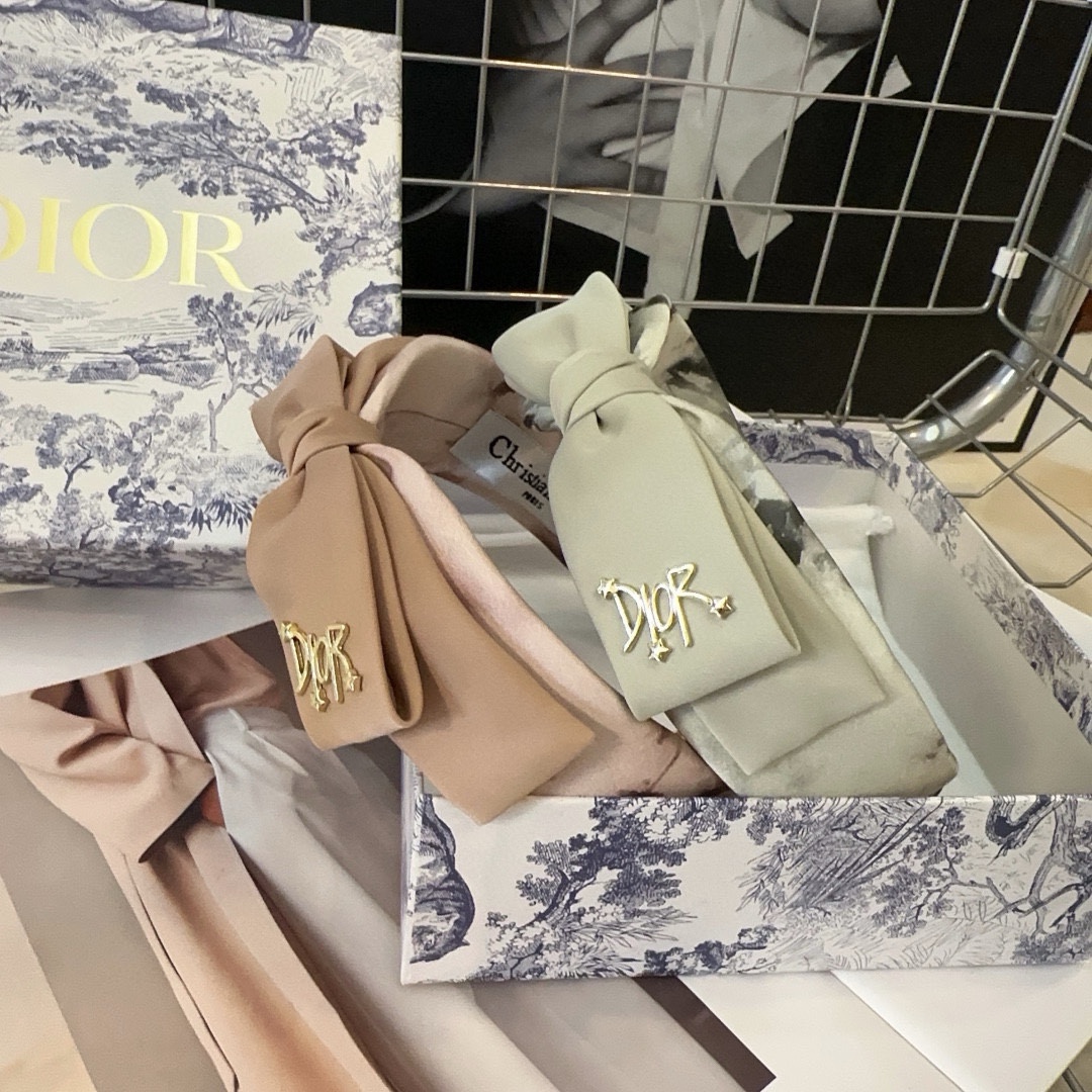 NO:280032,With packaging box Dior's new headband, summer fresh series, a magical tool for turning beautiful women!  Fashion trend, very good-looking, definitely worth buying hair accessories, hairpins, dior, dior, hairpins19860909配包装盒 Dior（迪奥）新款发箍,夏日小清新系列,小姐姐变美神器！时尚潮流,非常好看,绝对值得入手发饰,发夹,dior,dior,hairpins,accessory