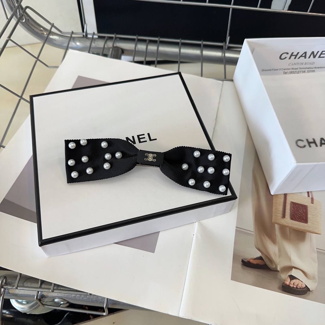 NO:280244,P packing box CELINE Arc de Triomphe new top clip, fashion trend, sweet and cool goddess essential hair accessories, hairpins, celine, celine, hairpins19860909P 配包装盒 CELINE（赛琳）凯旋门新款顶夹,时尚潮流,甜酷女神必备单品发饰,发夹,celine,celine,hairpins,accessory