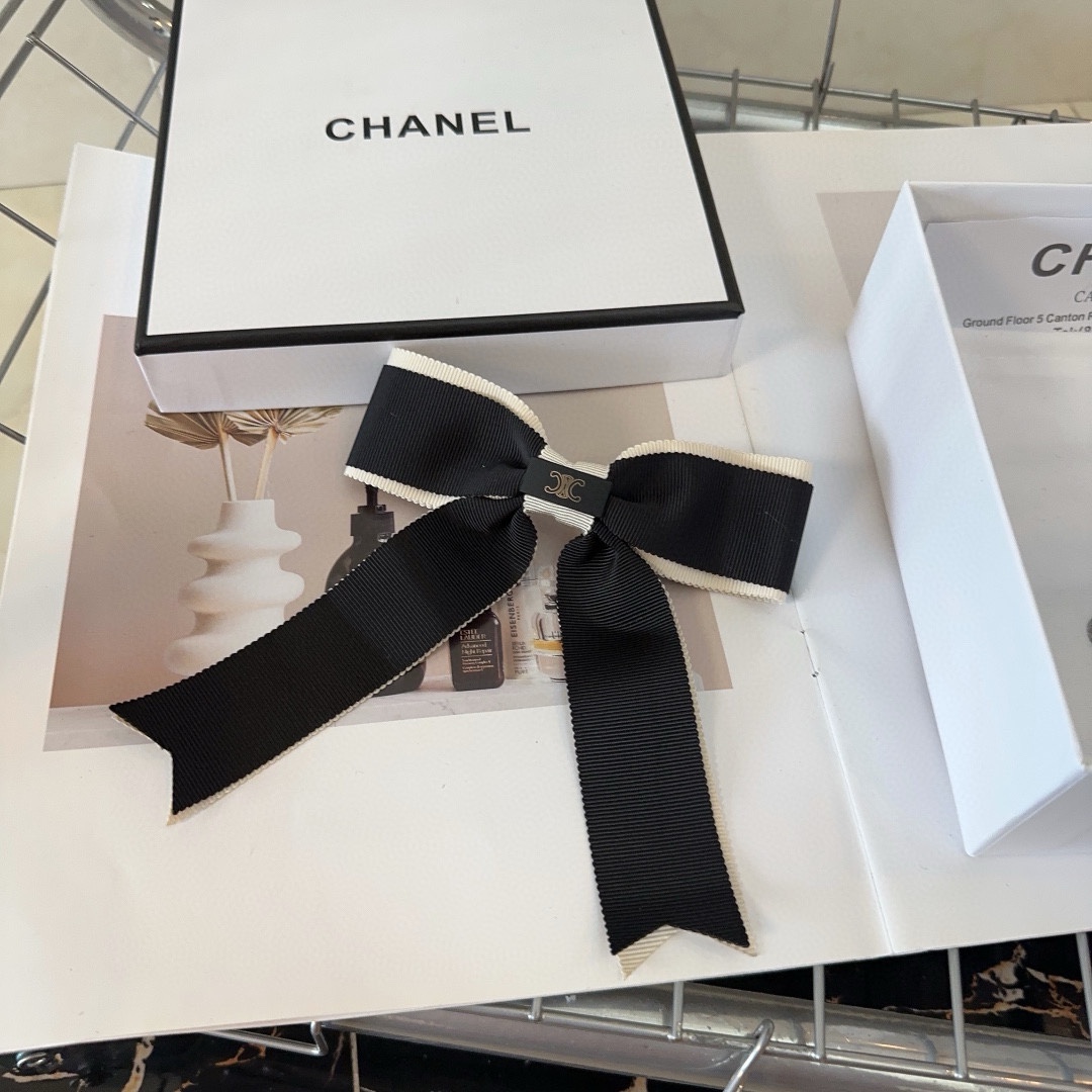 NO:280284,P packing box CELINE bow spring clip, fashionable and versatile, goddess essential hair accessories, hairpins, celine, celine, hairpins19860909P 配包装盒 CELINE（赛琳）蝴蝶结弹簧夹,时尚百搭,女神必备单品发饰,发夹,celine,celine,hairpins,accessory