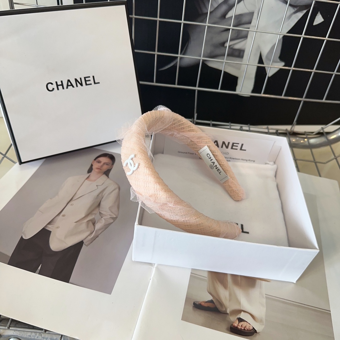 NO:280283,P with packaging box Chanel's latest small fragrant hairband, simple and practical, fashionable and trendy!  A must-have for fairies…hair accessories, hairpins, chanel, chanel, hairpins19860909P 配包装盒 Chanel (香奈儿)最新小香发箍,简单实用,时尚潮流！小仙女必备…发饰,发夹,chanel,chanel,hairpins,accessory