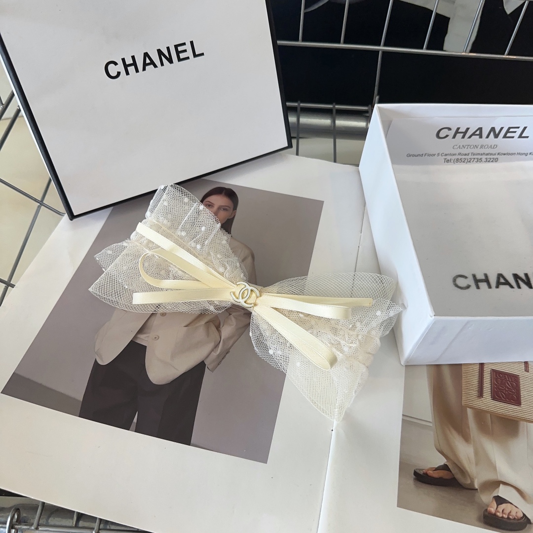 NO:280297,P with packaging box Chanel (Chanel) latest small-scent hot spring hairpin, super beautiful!  A very famous lady style, a must-have for a little fairy... Hair accessories, hairpins, chanel, chanel, hairpins19860909P 配包装盒 Chanel (香奈儿)最新款小香爆款弹簧发夹,超级好看！名媛范儿十足,小仙女必备…发饰,发夹,chanel,chanel,hairpins,accessory