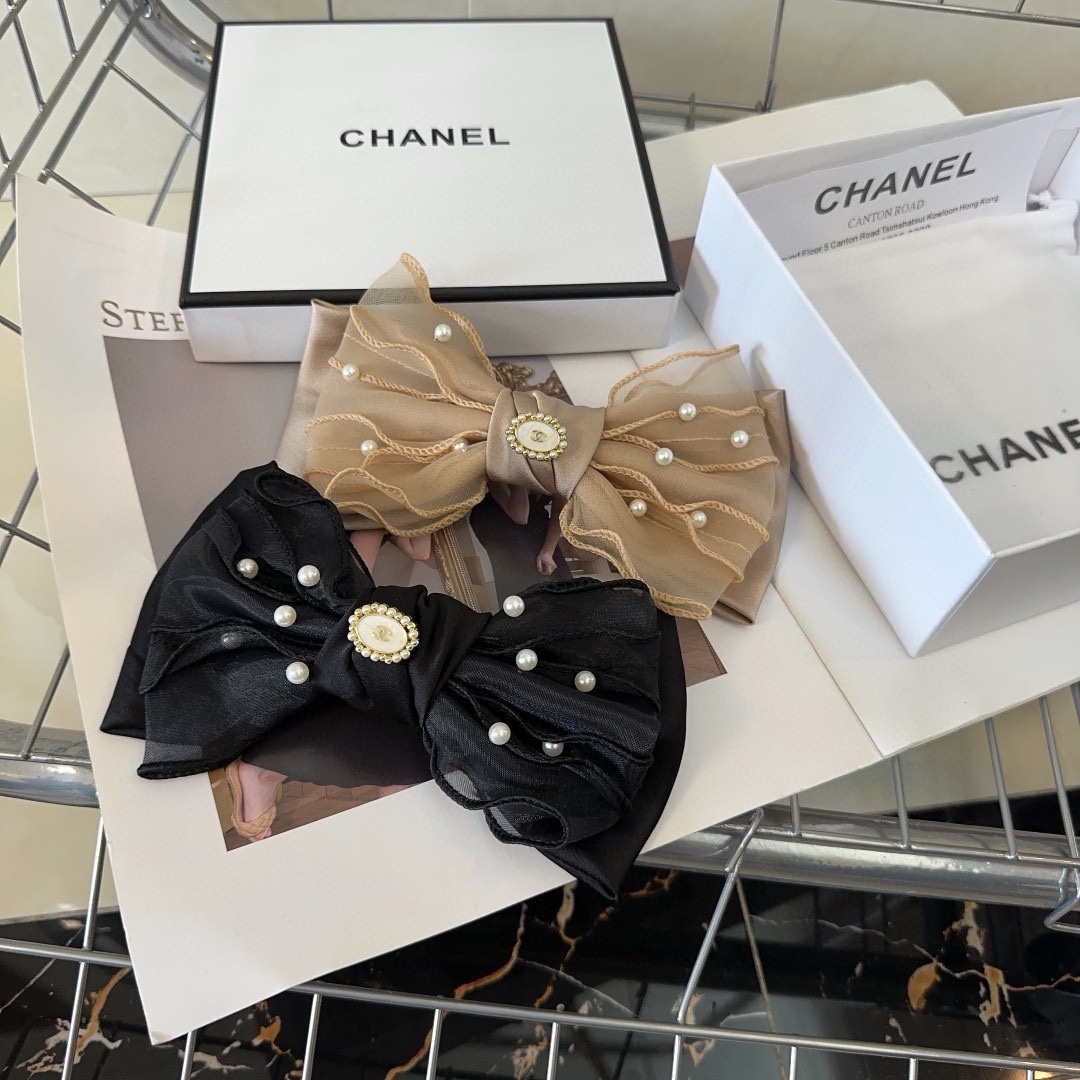 NO:280555,P with packaging box Chanel (Chanel) latest small-scent hot spring hairpin, super beautiful!  A very famous lady, a must-have for young ladies...Hair accessories, hairpins, chanel, chanel, hairpins19860909P 配包装盒 Chanel (香奈儿)最新款小香爆款弹簧发夹,超级好看！名媛范儿十足,小姐姐必备…发饰,发夹,chanel,chanel,hairpins,accessory