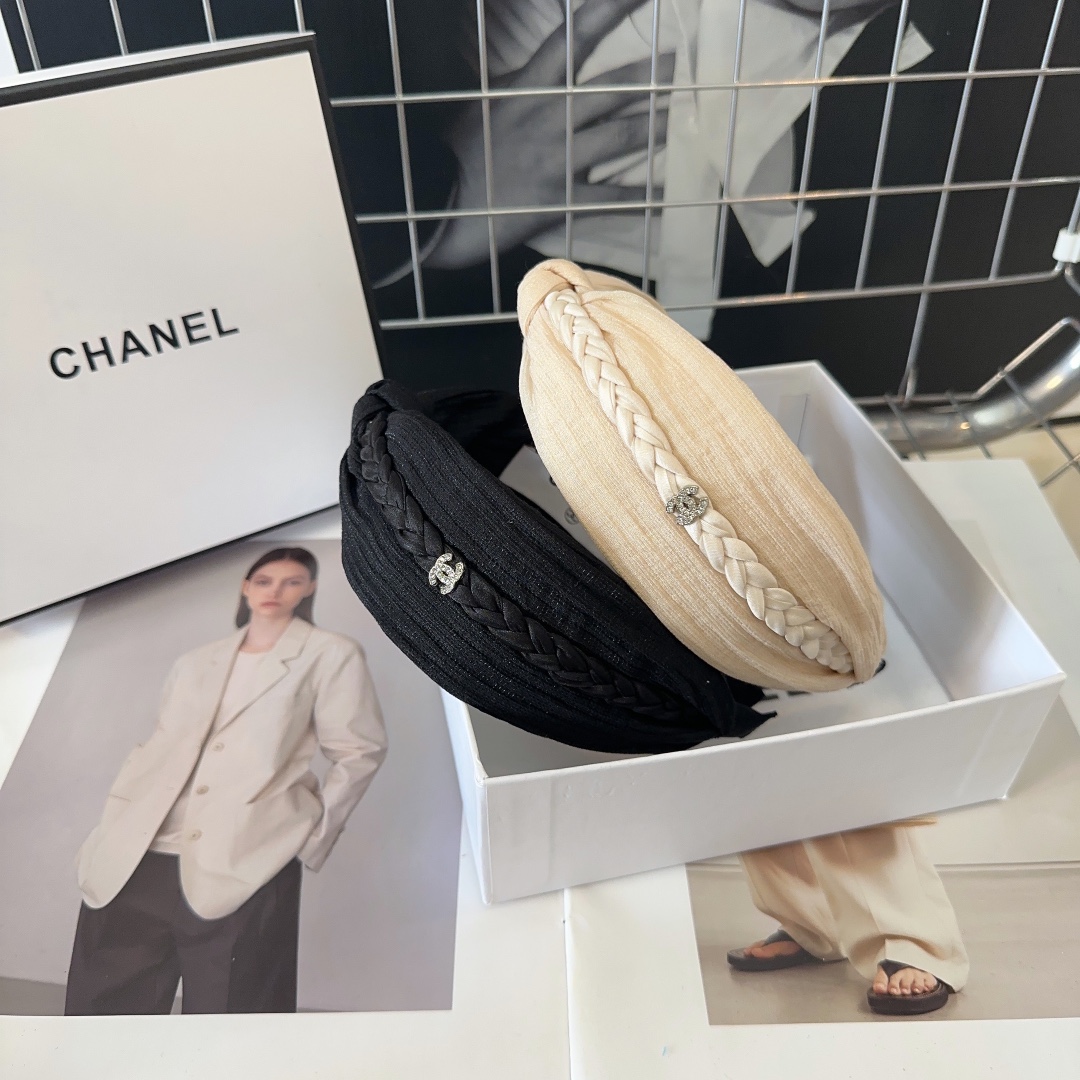 NO:280535,P with packaging box Chanel's latest small fragrant hairband, simple and practical, fashionable and trendy!  A must-have for fairies…hair accessories, hairpins, chanel, chanel, hairpins19860909P 配包装盒 Chanel (香奈儿)最新小香发箍,简单实用,时尚潮流！小仙女必备…发饰,发夹,chanel,chanel,hairpins,accessory