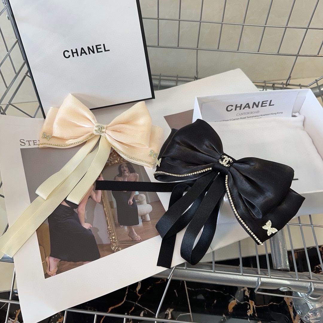 NO:280557,P with packaging box Chanel (Chanel) latest small-scent hot spring hairpin, super beautiful!  A very famous lady style, a must-have for a little fairy... Hair accessories, hairpins, chanel, chanel, hairpins19860909P 配包装盒 Chanel (香奈儿)最新款小香爆款弹簧发夹,超级好看！名媛范儿十足,小仙女必备…发饰,发夹,chanel,chanel,hairpins,accessory