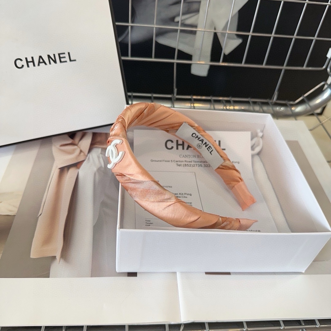 NO:280376,P with packaging box Chanel (Chanel) latest small fragrance hit headband, new pink color, super beautiful!  A very famous lady style, a must-have for a little fairy... Hair accessories, hairpins, chanel, chanel, hairpins19860909P 配包装盒 Chanel (香奈儿)最新款小香爆款发箍 桃红新色,超级好看！名媛范儿十足,小仙女必备…发饰,发夹,chanel,chanel,hairpins,accessory