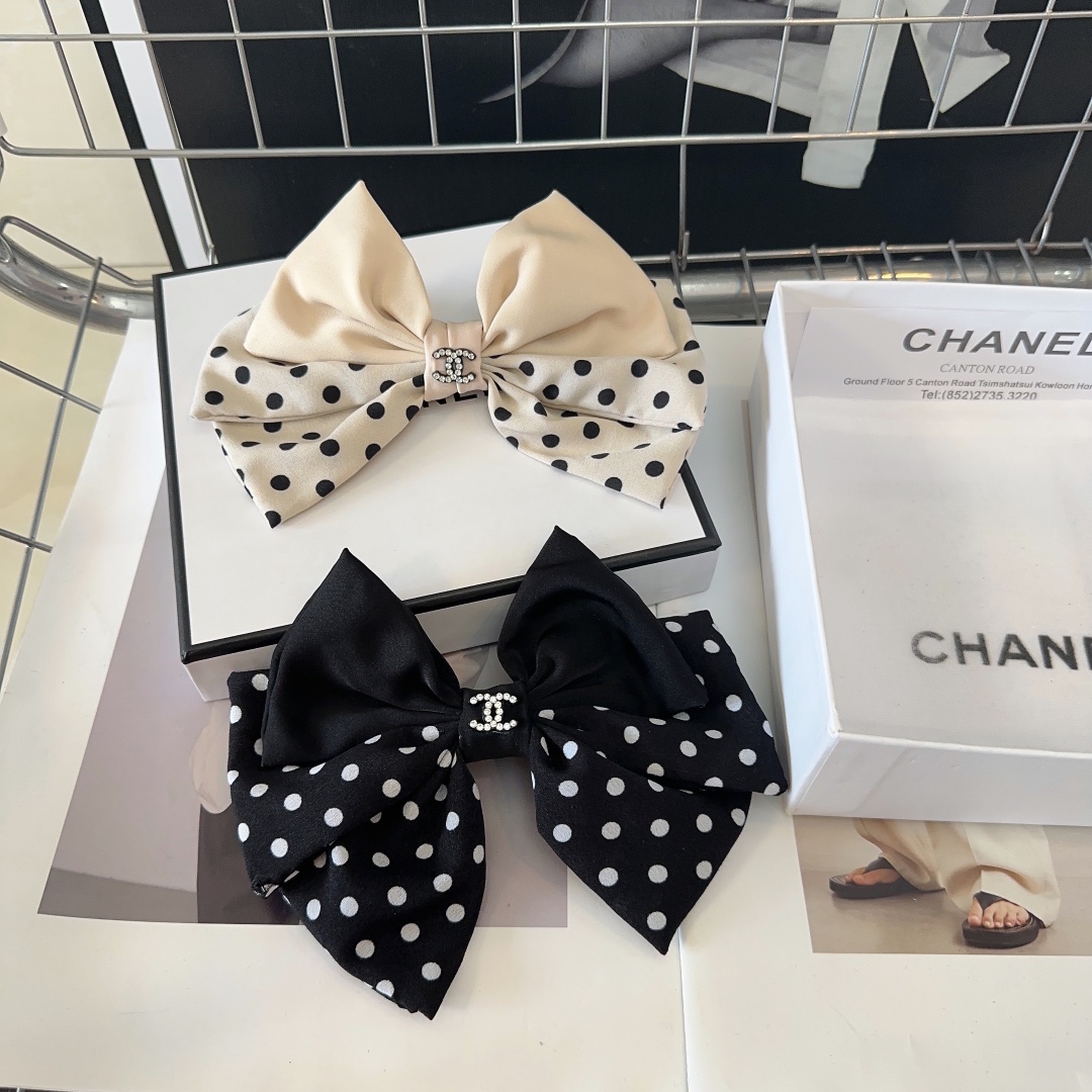 NO:280432,P with packaging box Chanel (Chanel) latest small-scent hot spring hairpin, super beautiful!  A very famous lady style, a must-have for a little fairy... Hair accessories, hairpins, chanel, chanel, hairpins19860909P 配包装盒 Chanel (香奈儿)最新款小香爆款弹簧发夹,超级好看！名媛范儿十足,小仙女必备…发饰,发夹,chanel,chanel,hairpins,accessory
