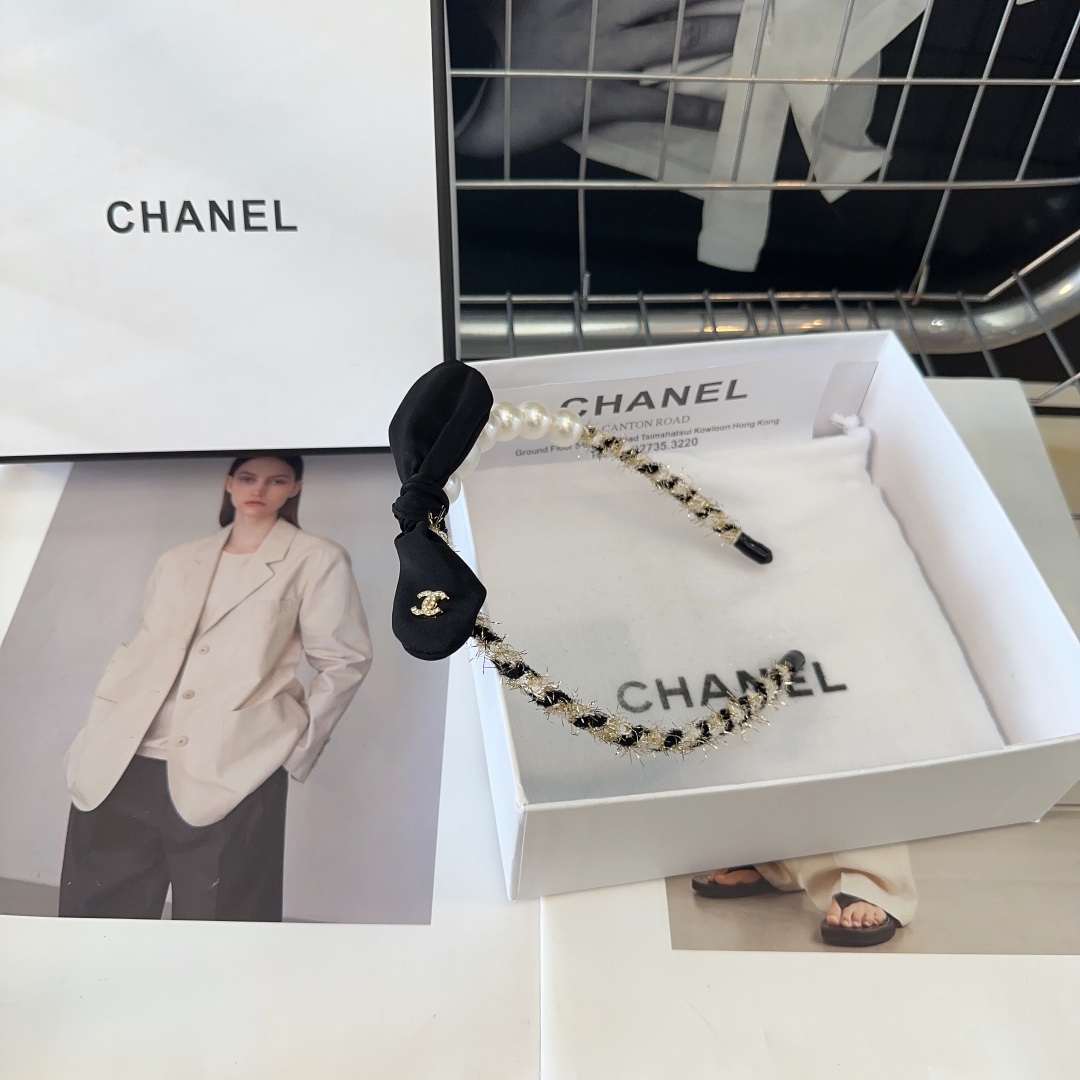 NO:280437,P with packaging box Chanel's latest small fragrant hairband, simple and practical, fashionable and trendy!  Super good looking!  A must-have for fairies…hair accessories, hairpins, chanel, chanel, hairpins19860909P 配包装盒 Chanel (香奈儿)最新小香发箍,简单实用,时尚潮流！超级好看！小仙女必备…发饰,发夹,chanel,chanel,hairpins,accessory
