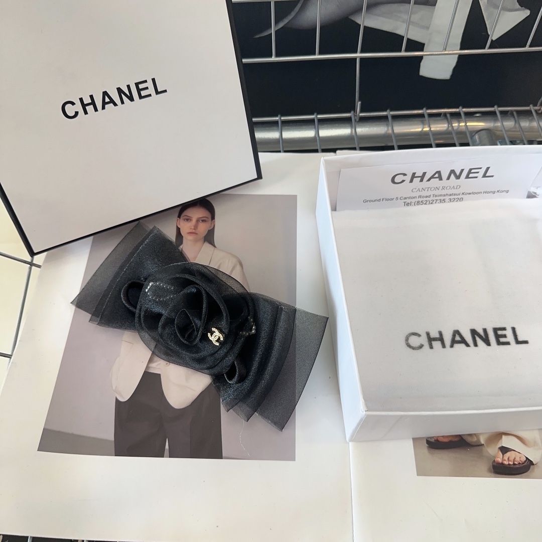 NO:280440,P with packaging box Chanel (Chanel) latest small-scent hot spring hairpin, super beautiful!  A very famous lady style, a must-have for a little fairy... Hair accessories, hairpins, chanel, chanel, hairpins19860909P 配包装盒 Chanel (香奈儿)最新款小香爆款弹簧发夹,超级好看！名媛范儿十足,小仙女必备…发饰,发夹,chanel,chanel,hairpins,accessory