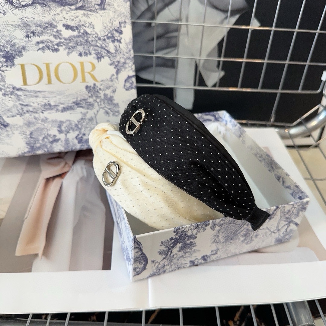 NO:280569,P packing box Dior (Dior) new D-home hairband. Simple and versatile, fashionable items. Must-have hair accessories, hairpins, dior, dior, dior, hairpins19860909P 配包装盒 Dior（迪奥）新款D家发箍.简单又百搭,时尚单品 小姐姐必备发饰,发夹,dior,dior,dior,hairpins,accessory